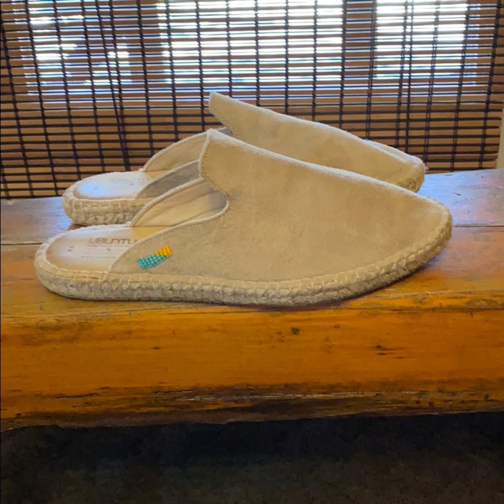 Ubuntu Life Suede Espadrille Mules 9W Cream EUC